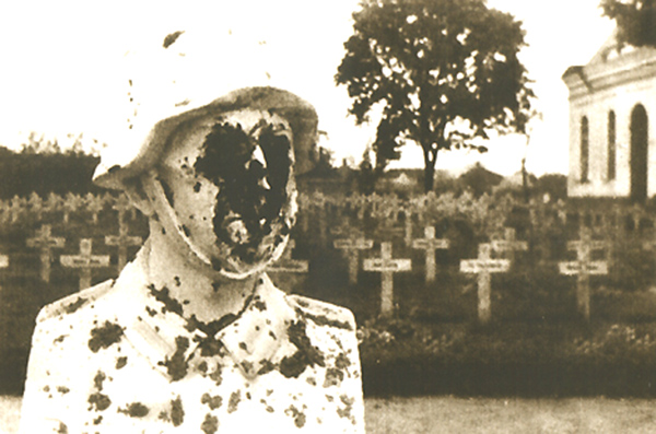 бюст немецкому воину на военном немецком кладбище в Сумах Украина